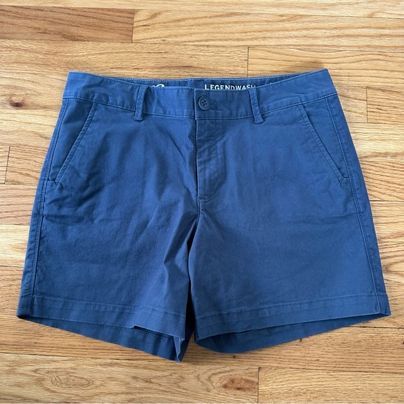 Eddie Bauer Boyfriend Midrise Short Legend Wash Sz 4 - Picture 1 of 13